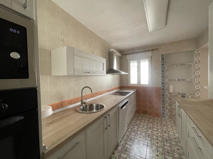 Image No.13-3 Bed Property for sale