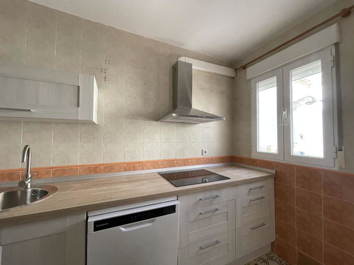 Image No.15-3 Bed Property for sale