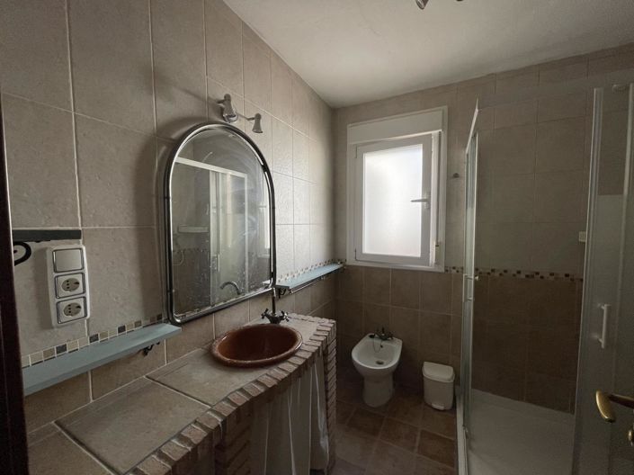 Image No.18-3 Bed Property for sale