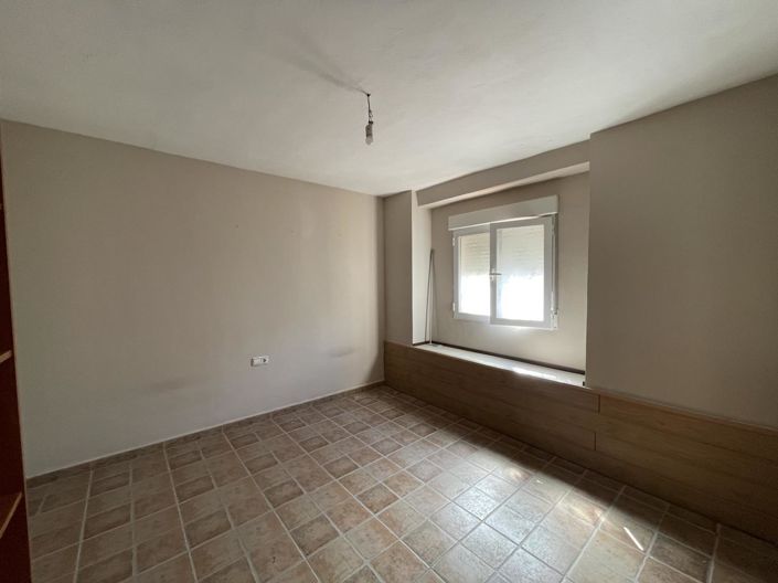 Image No.25-3 Bed Property for sale