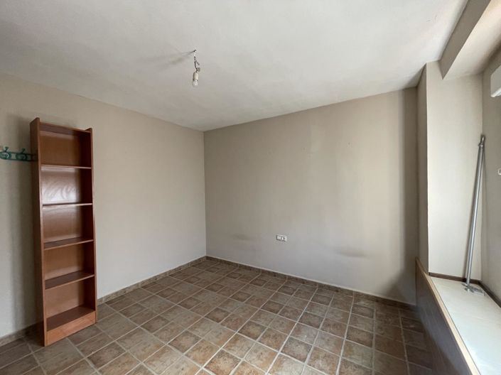 Image No.26-3 Bed Property for sale