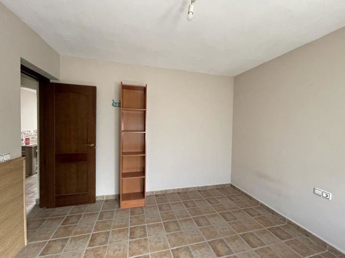 Image No.27-3 Bed Property for sale