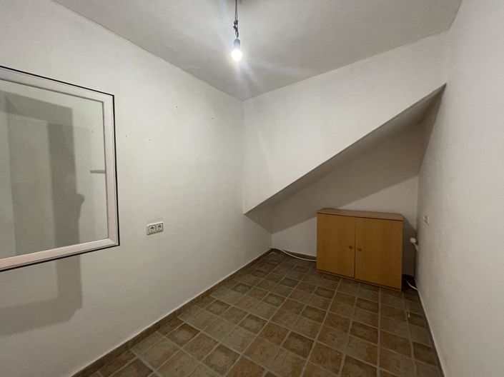 Image No.28-3 Bed Property for sale