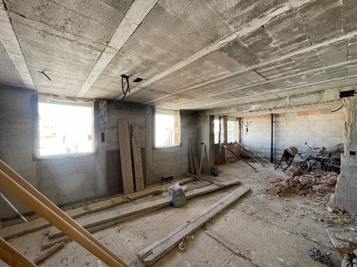 Image No.37-3 Bed Property for sale