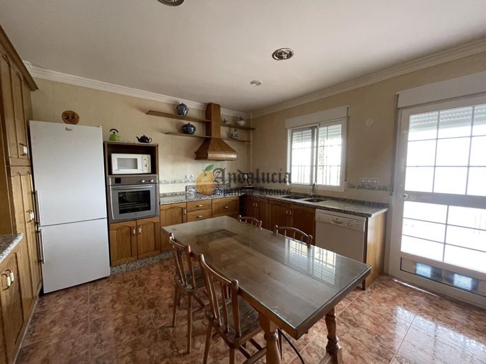 Image No.12-3 Bed Property for sale