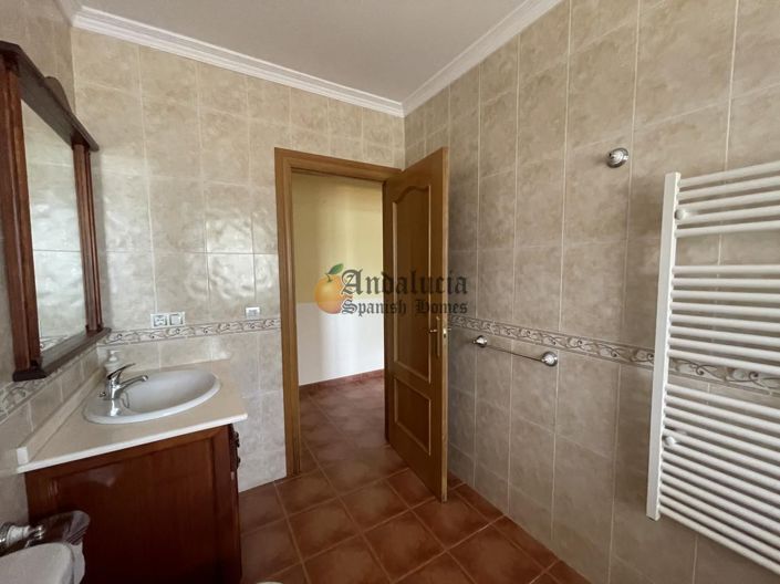 Image No.18-3 Bed Property for sale