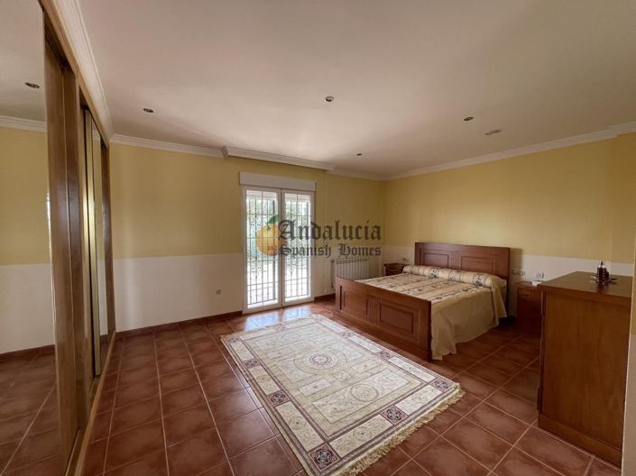 Image No.23-3 Bed Property for sale