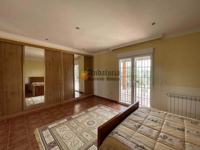 Image No.24-3 Bed Property for sale