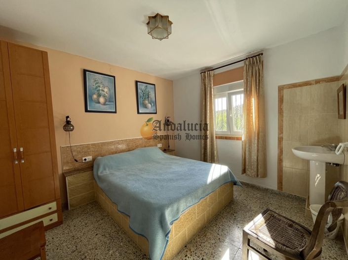 Image No.26-7 Bed Property for sale