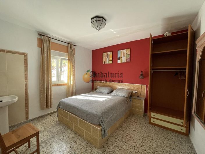 Image No.27-7 Bed Property for sale