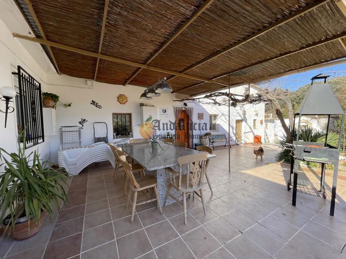 Image No.5-7 Bed Property for sale