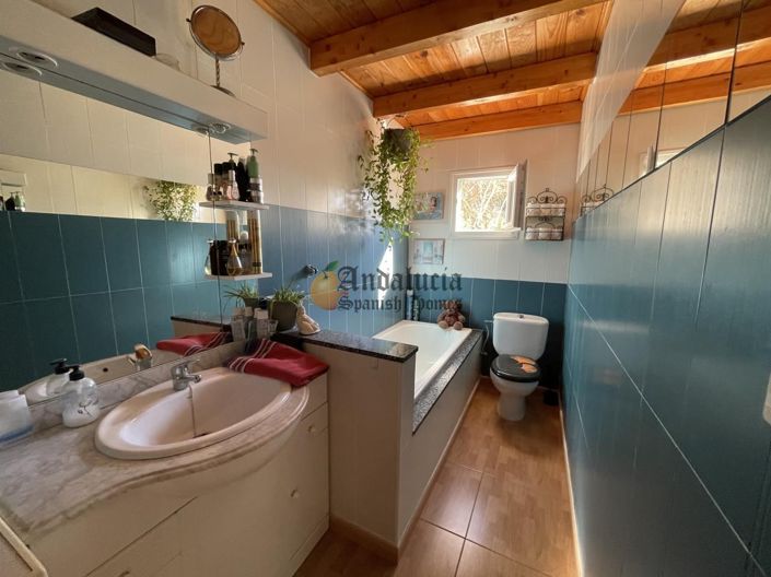 Image No.52-7 Bed Property for sale