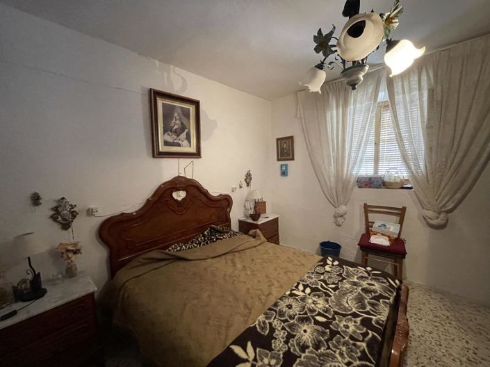 Image No.14-5 Bed Property for sale