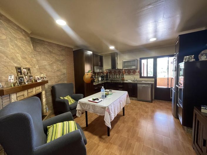 Image No.12-3 Bed Property for sale