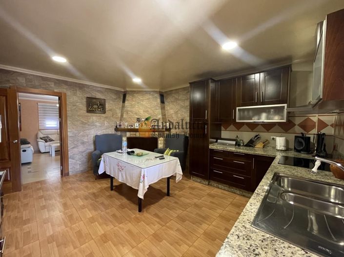 Image No.13-3 Bed Property for sale