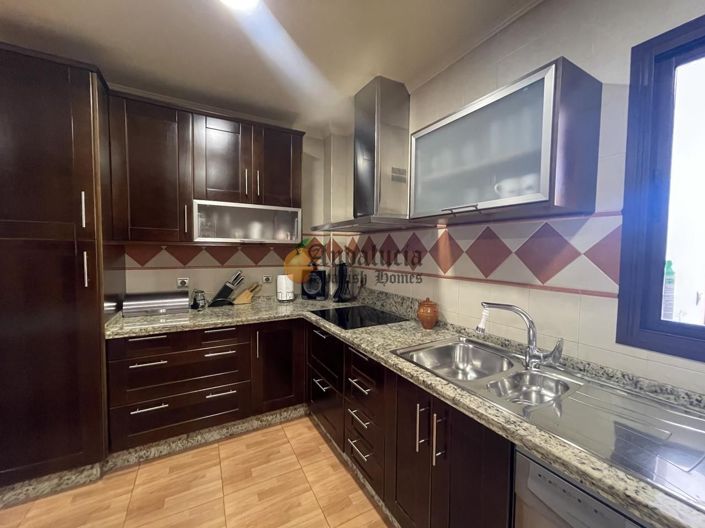 Image No.15-3 Bed Property for sale