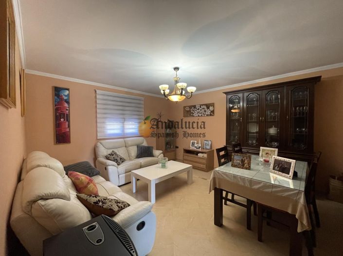 Image No.17-3 Bed Property for sale