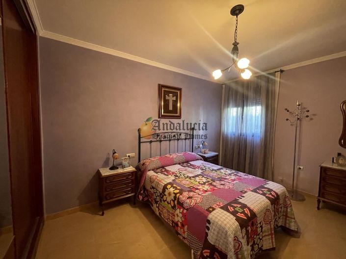 Image No.20-3 Bed Property for sale