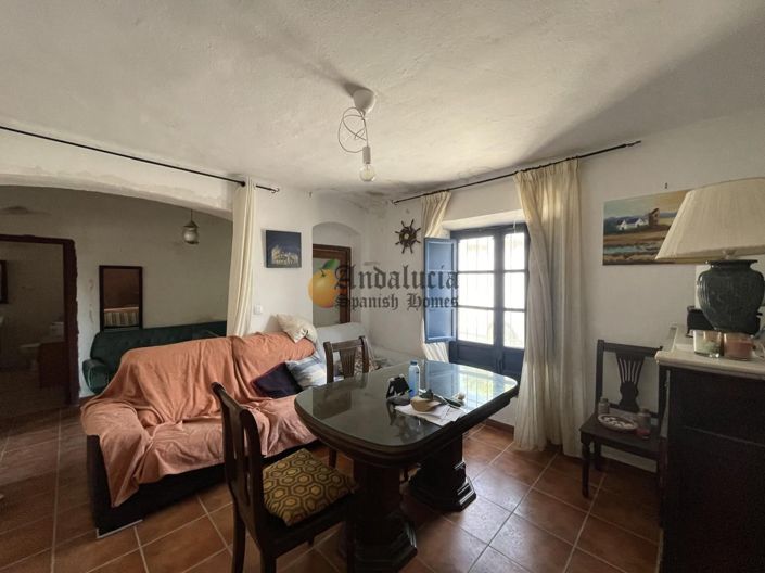 Image No.10-5 Bed Property for sale