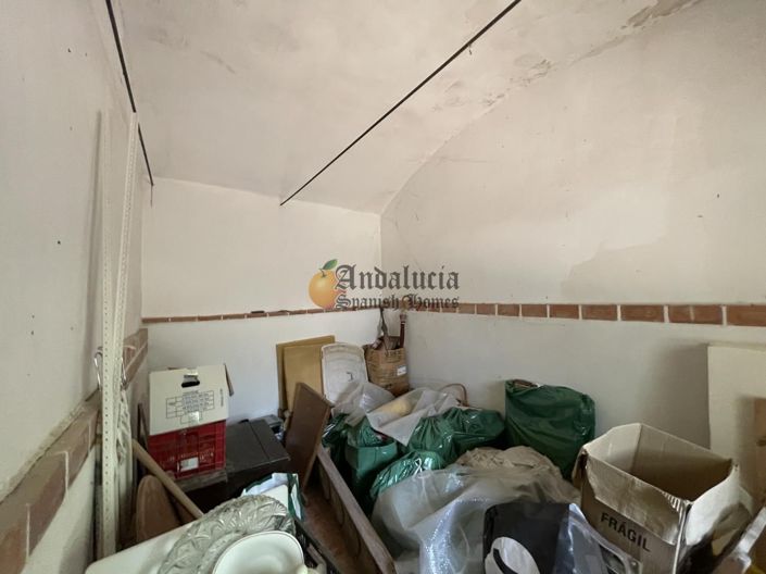 Image No.37-5 Bed Property for sale