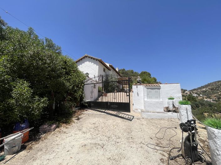 Image No.51-3 Bed Property for sale