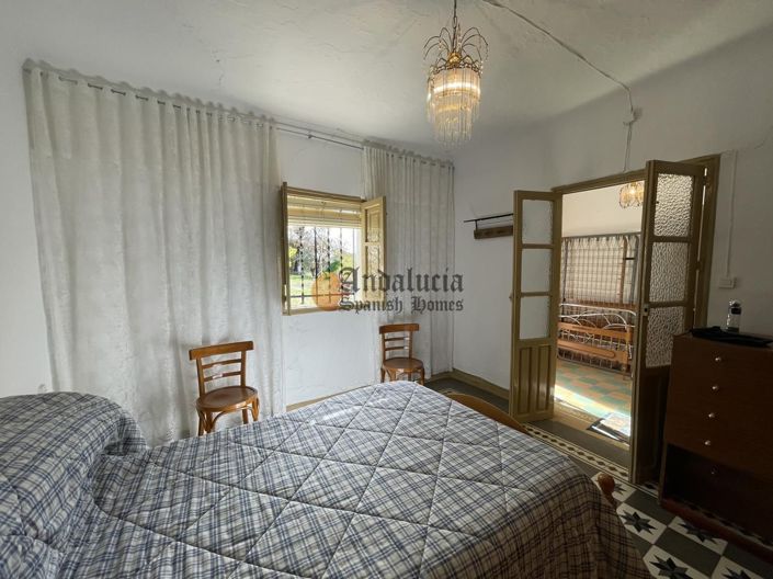 Image No.12-3 Bed Property for sale