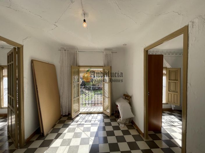 Image No.26-3 Bed Property for sale