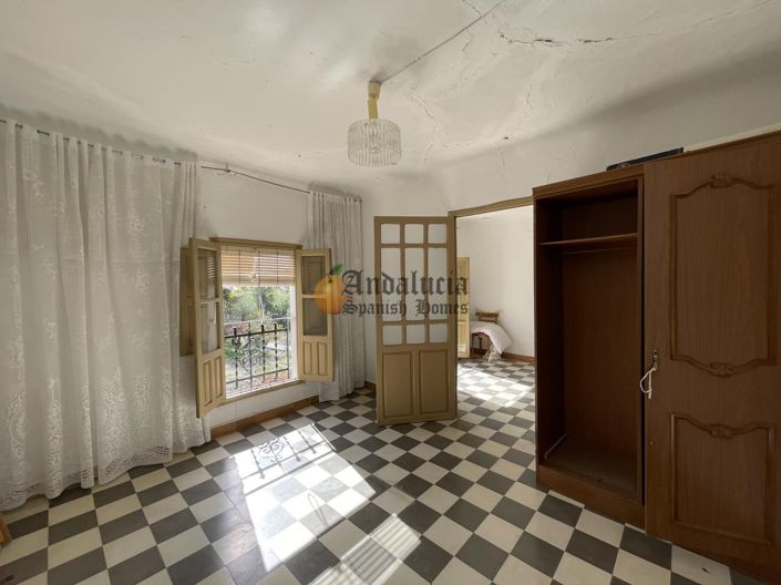 Image No.28-3 Bed Property for sale