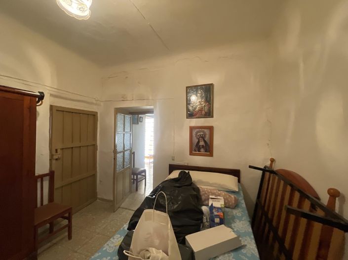 Image No.19-3 Bed Property for sale