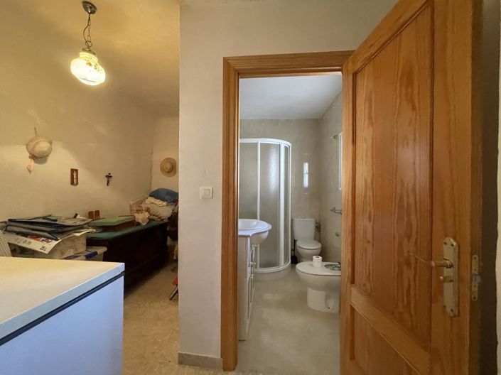 Image No.20-3 Bed Property for sale