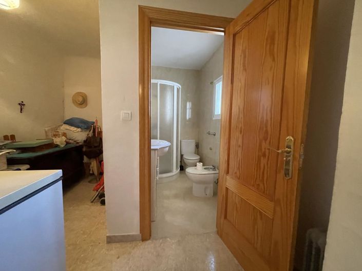 Image No.21-3 Bed Property for sale