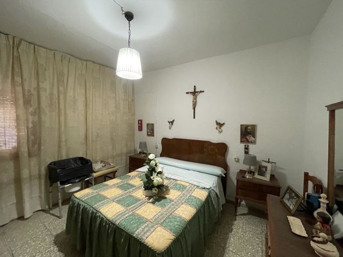 Image No.23-3 Bed Property for sale