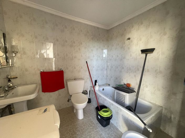 Image No.26-3 Bed Property for sale