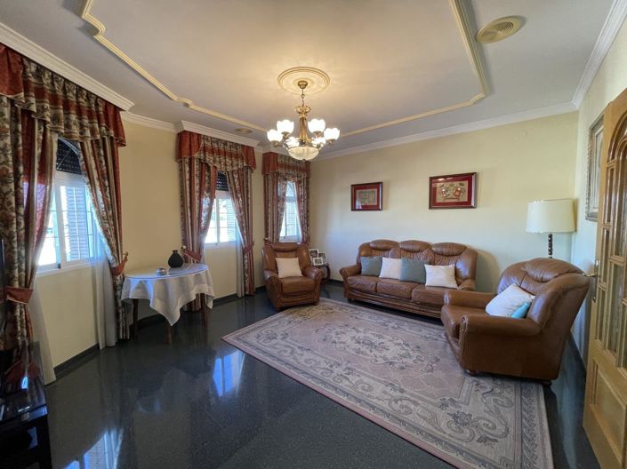 Image No.13-3 Bed Property for sale