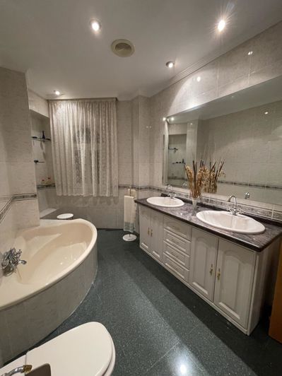 Image No.29-3 Bed Property for sale