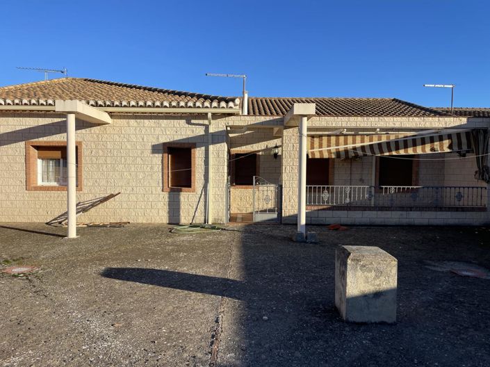 Image No.3-3 Bed Property for sale