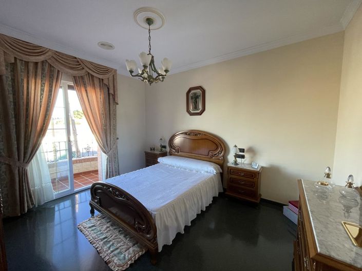 Image No.31-3 Bed Property for sale