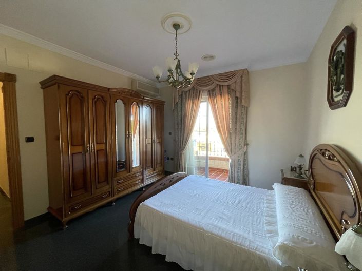 Image No.32-3 Bed Property for sale