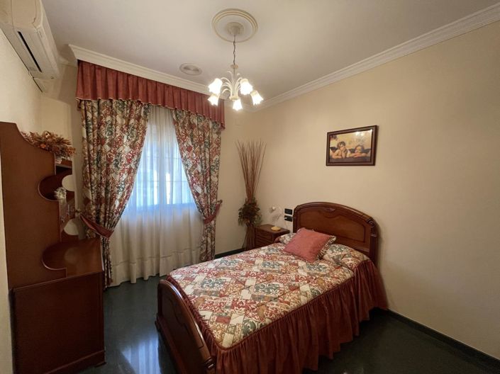 Image No.35-3 Bed Property for sale