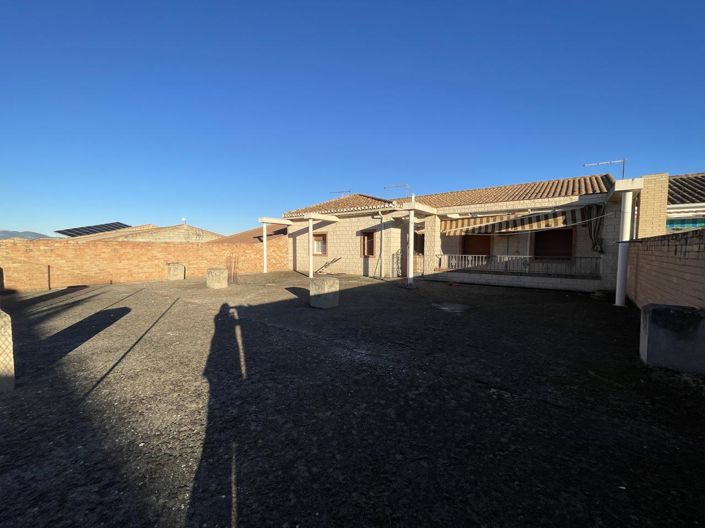 Image No.47-3 Bed Property for sale