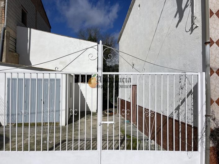 Image No.2-5 Bed Property for sale