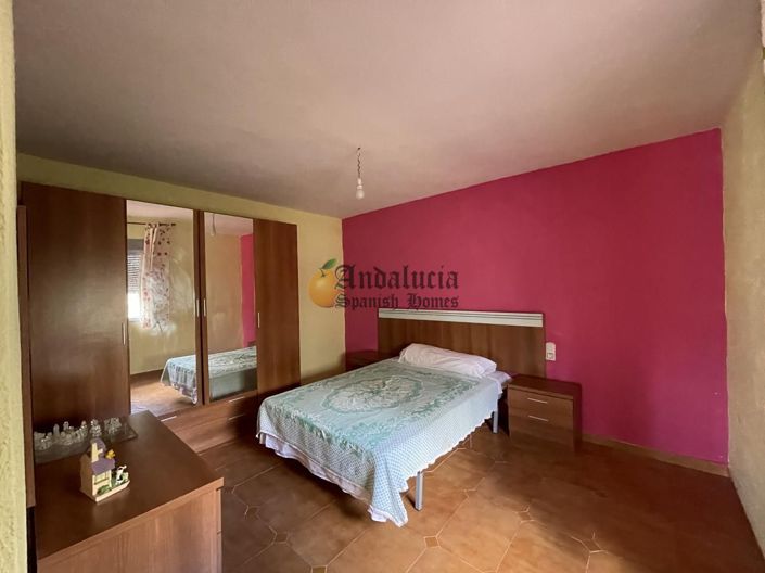 Image No.24-5 Bed Property for sale