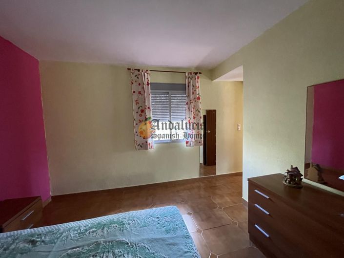 Image No.25-5 Bed Property for sale