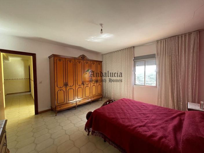 Image No.29-5 Bed Property for sale