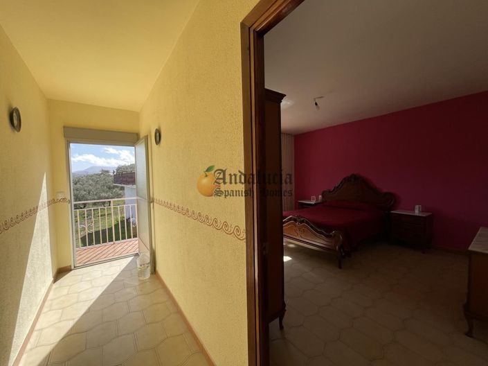 Image No.30-5 Bed Property for sale