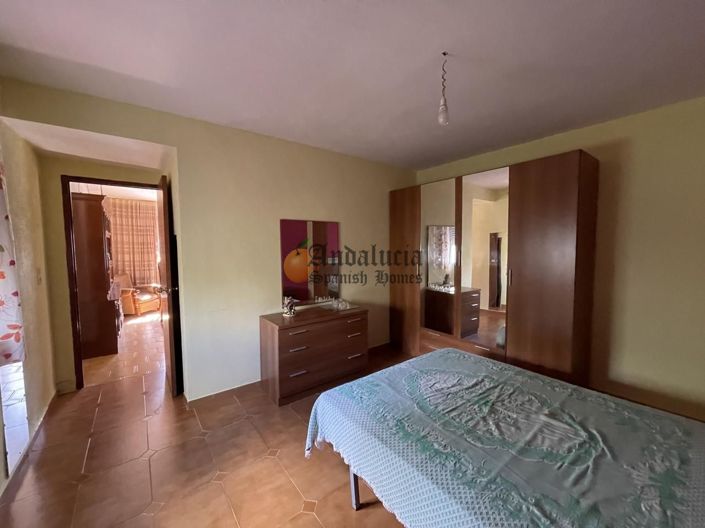 Image No.32-5 Bed Property for sale