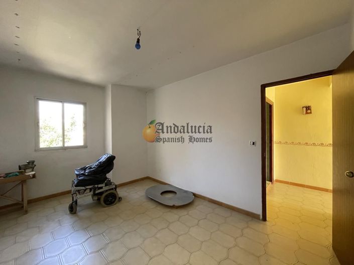 Image No.38-5 Bed Property for sale