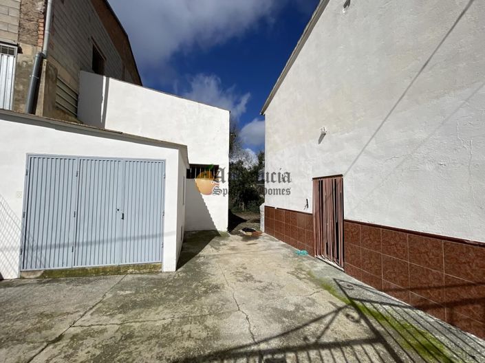 Image No.41-5 Bed Property for sale