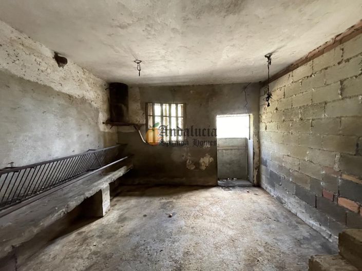 Image No.43-5 Bed Property for sale