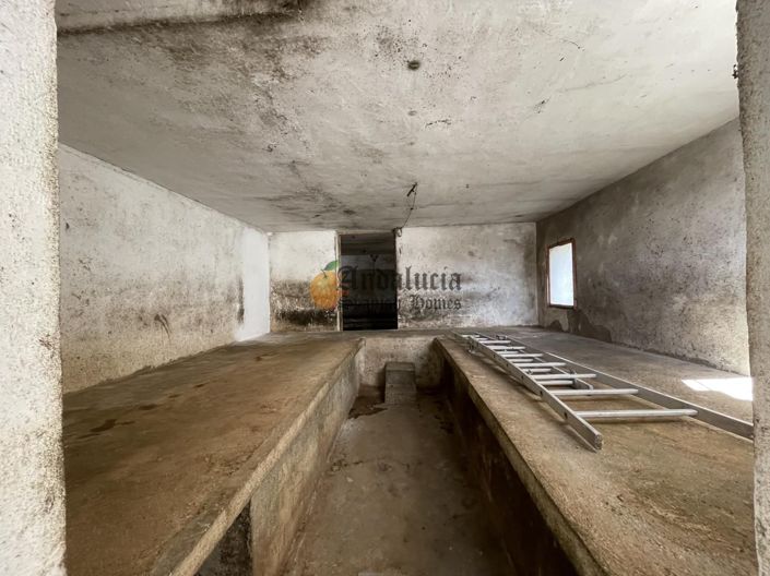 Image No.46-5 Bed Property for sale